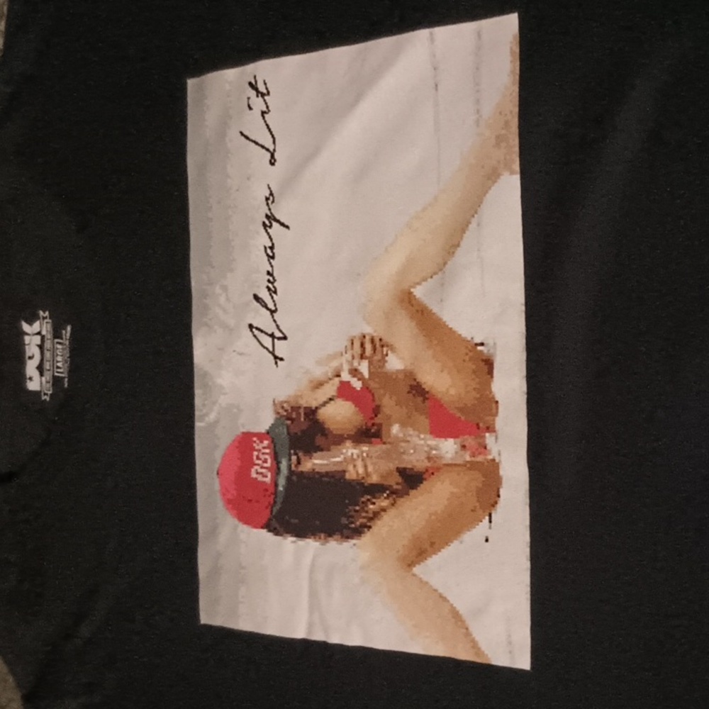 DGK mens t shirt large